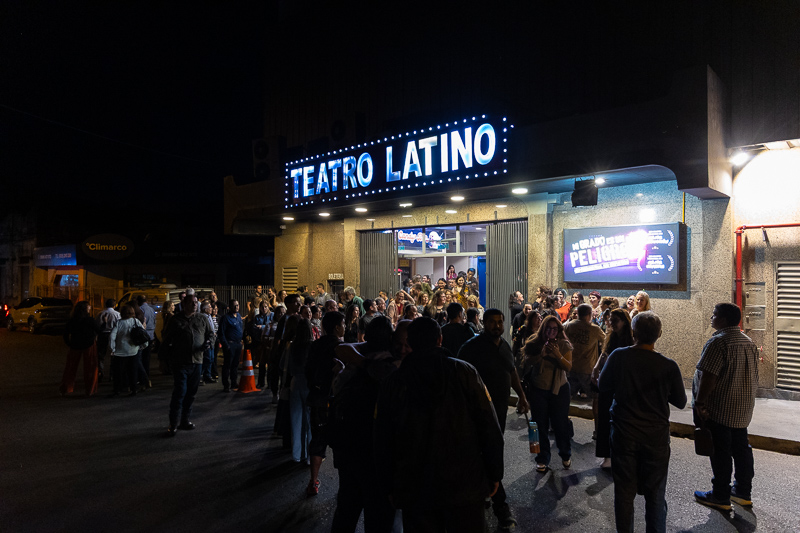 Obra de Teatro "Mi Grado es un Peligro"