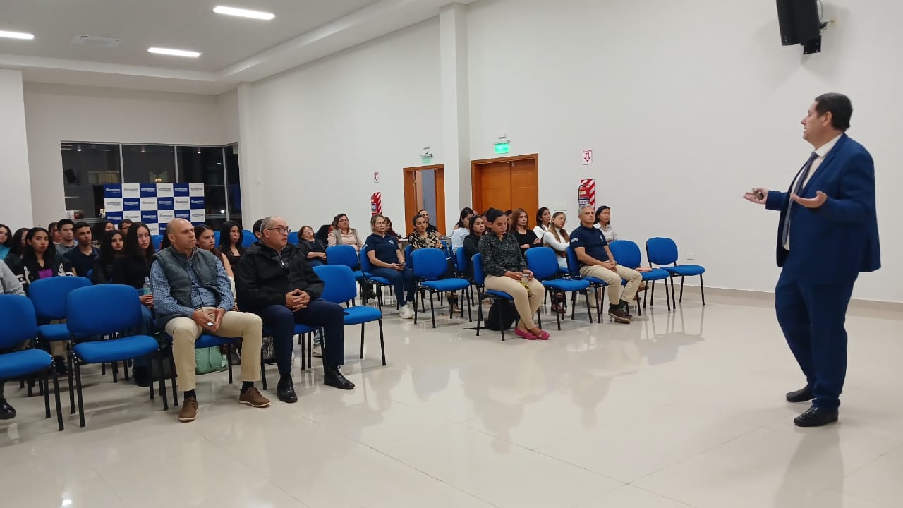 Charla "Amenazas Digitales y Ciberseguridad" CON