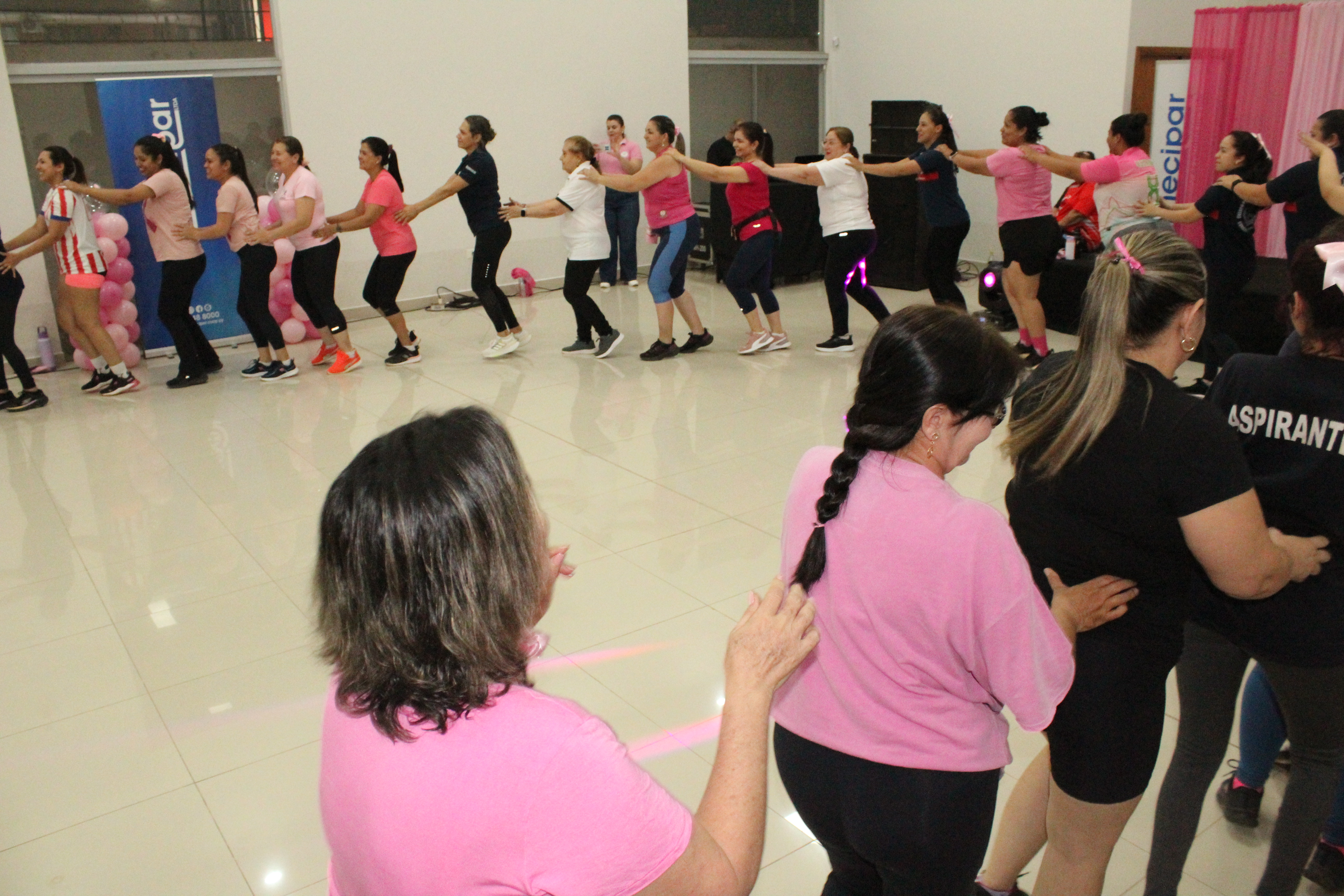 Zumba por Octubre Rosa en Coomecipar Concepción