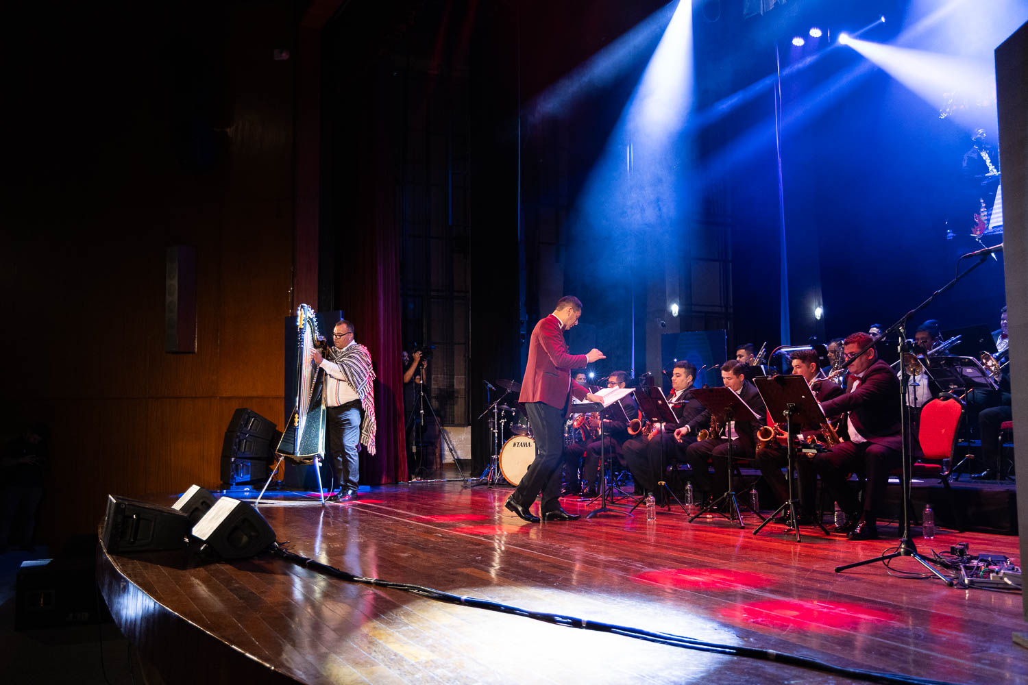Concierto Homenaje a la Madre y a la Patria