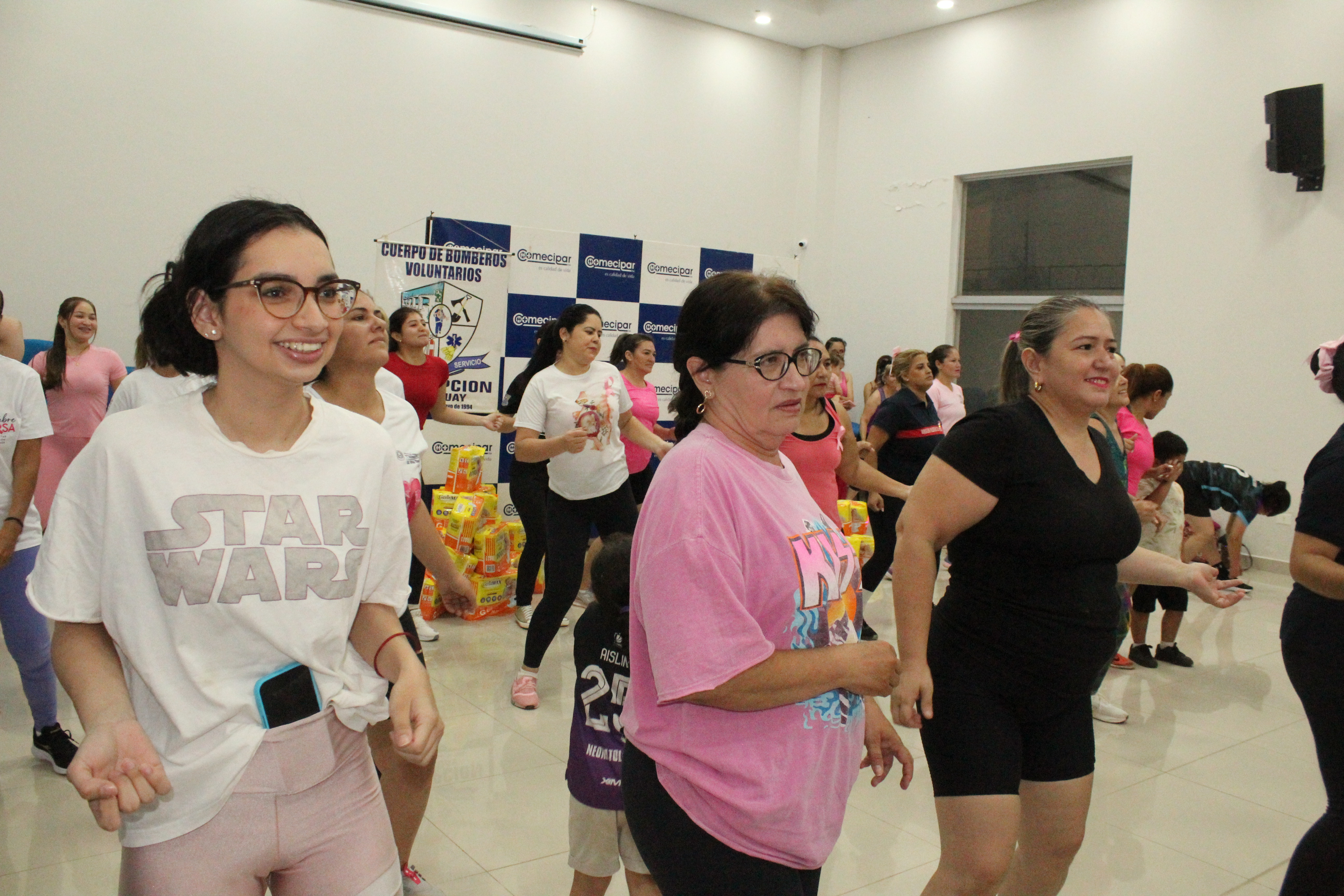 Zumba por Octubre Rosa en Coomecipar Concepción