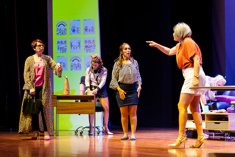 Obra de Teatro "Mi Grado es un Peligro"