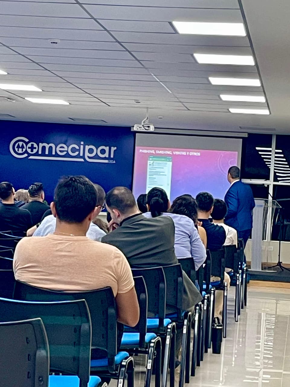 Charla Amenazas Digitales y Ciberseguridad Básica - ENC