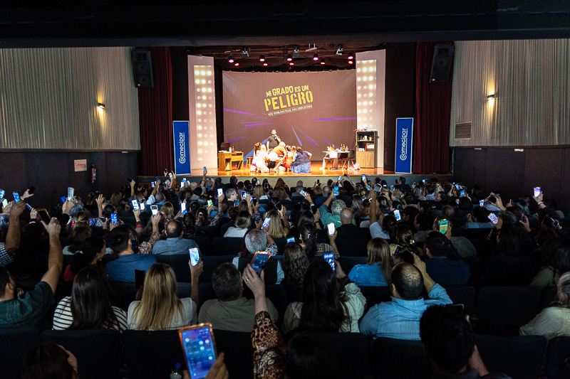 Obra de Teatro "Mi Grado es un Peligro"