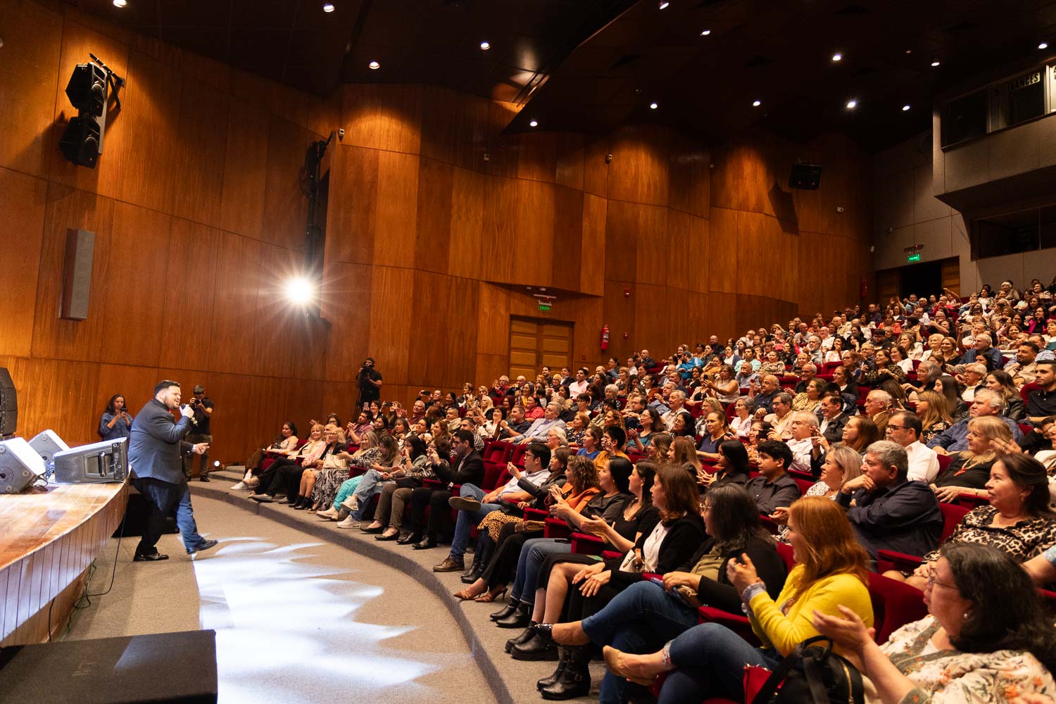 Concierto Homenaje a la Madre y a la Patria