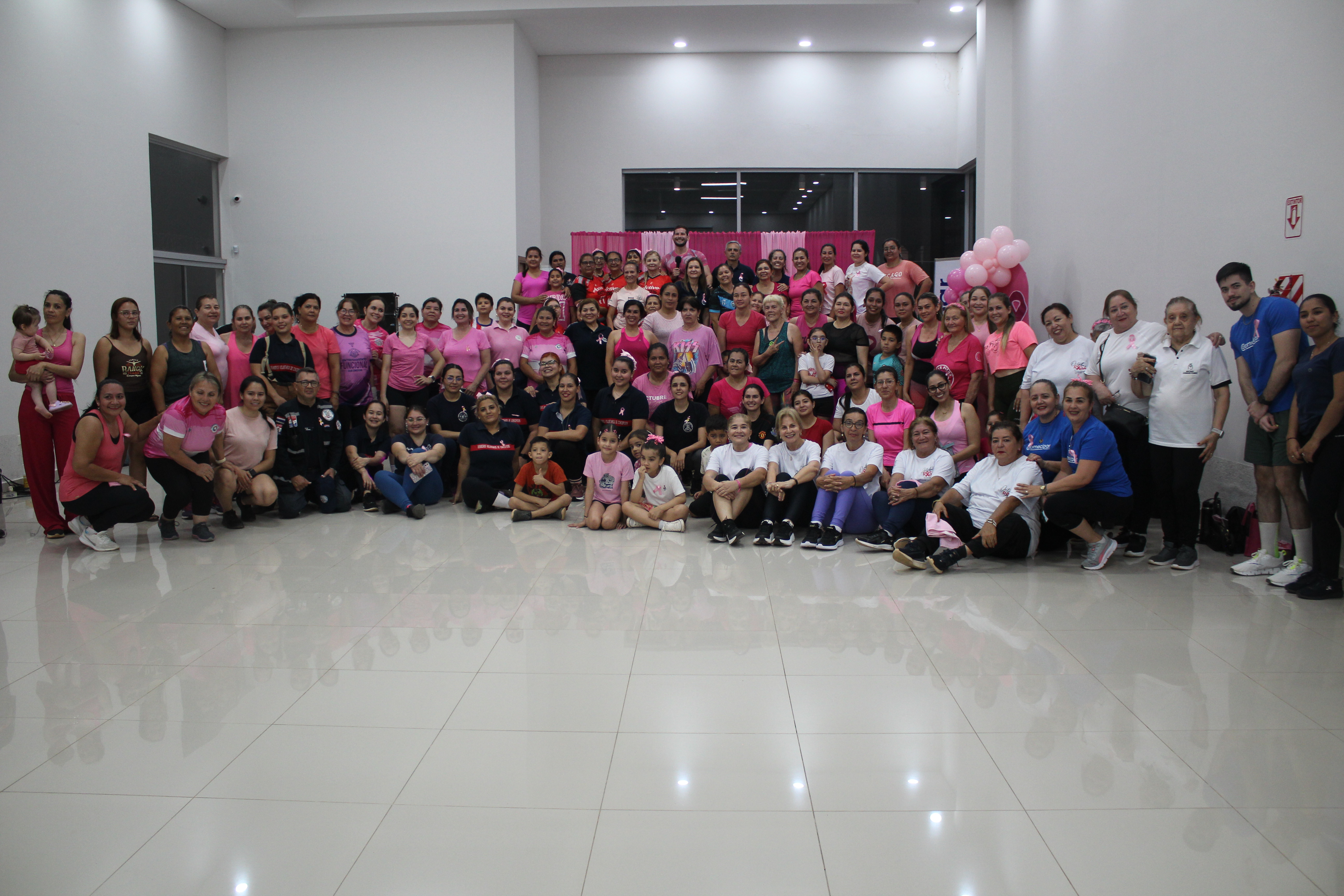 Zumba por Octubre Rosa en Coomecipar Concepción