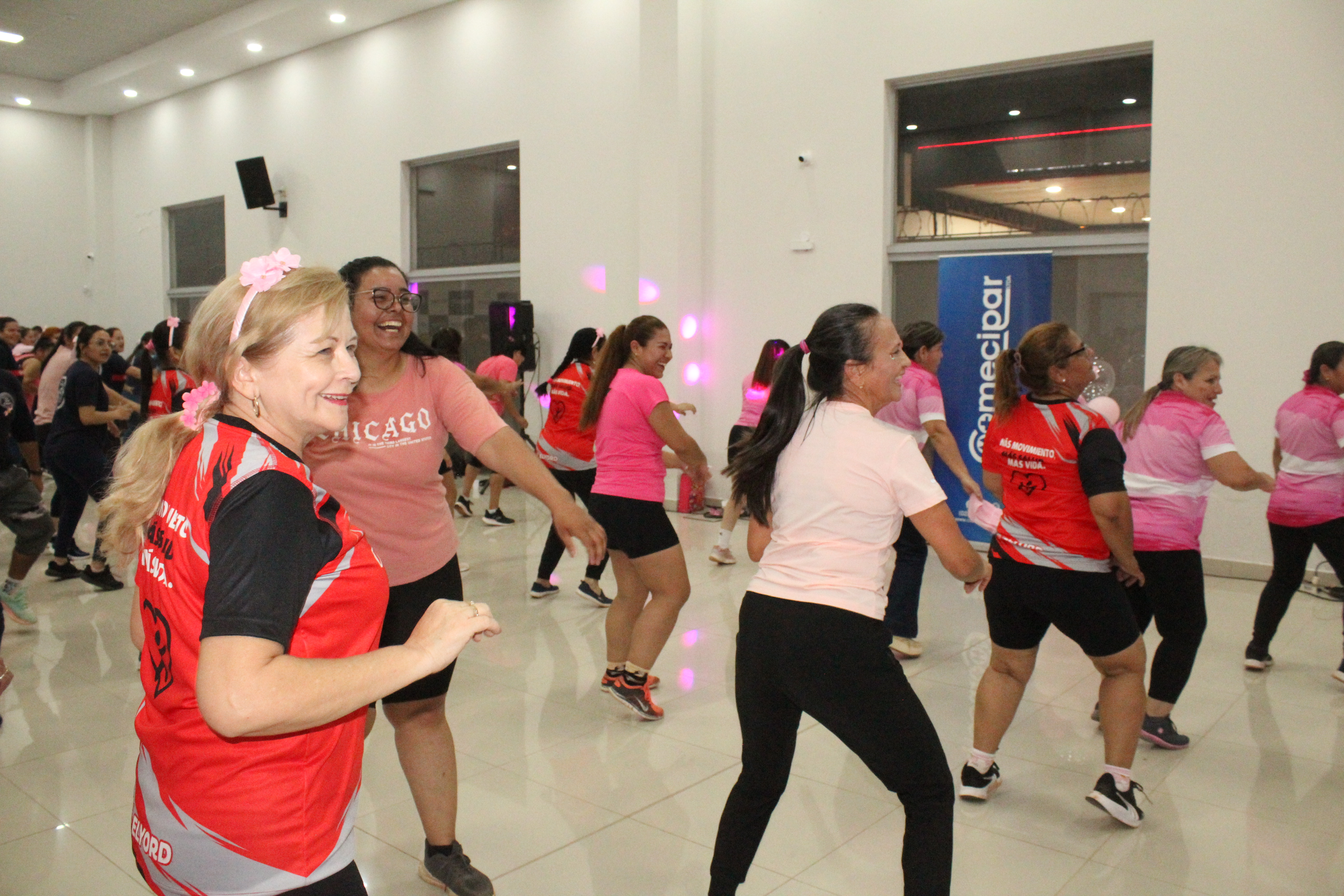 Zumba por Octubre Rosa en Coomecipar Concepción