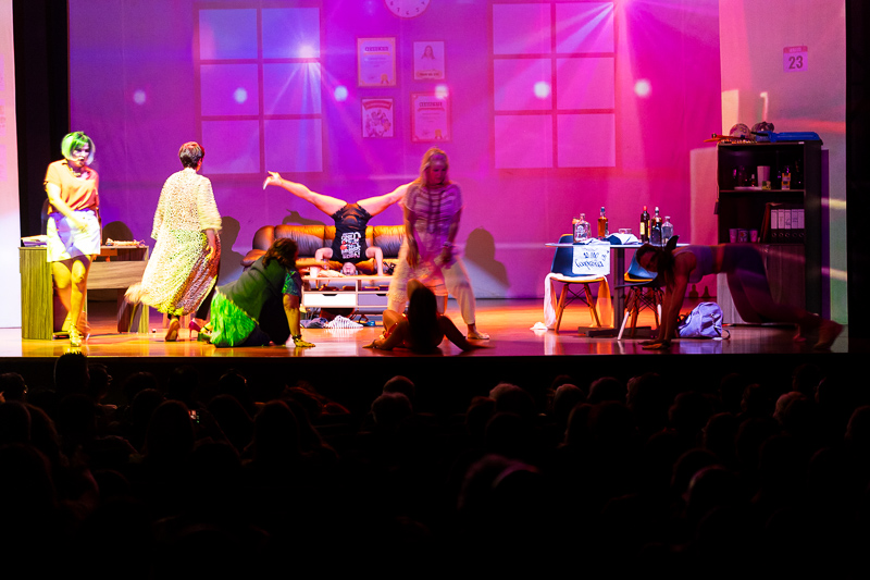 Obra de Teatro "Mi Grado es un Peligro"