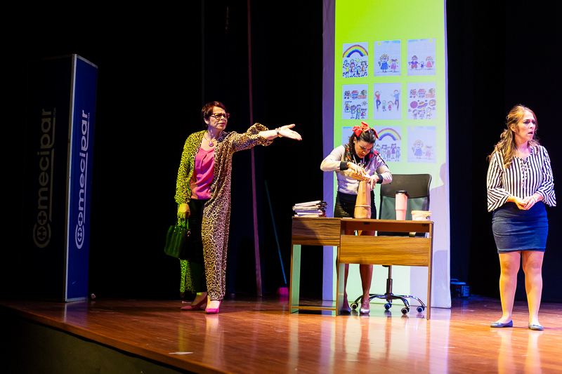 Obra de Teatro "Mi Grado es un Peligro"