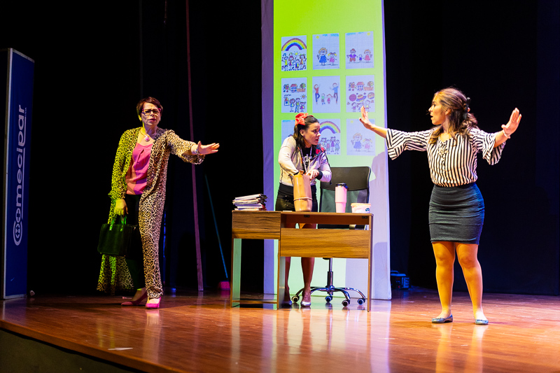 Obra de Teatro "Mi Grado es un Peligro"