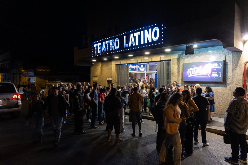Obra de Teatro "Mi Grado es un Peligro"