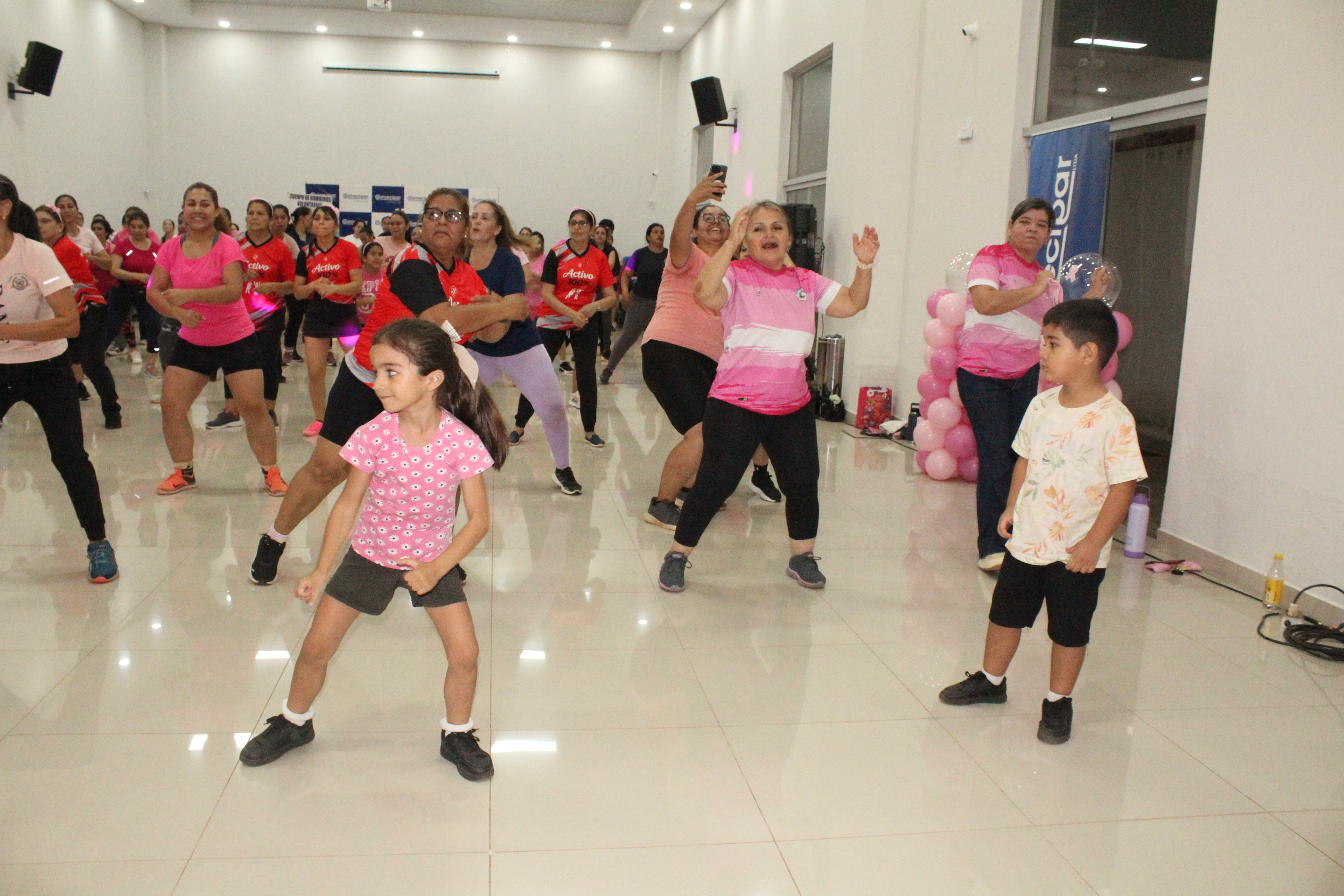 Zumba por Octubre Rosa en Coomecipar Concepción