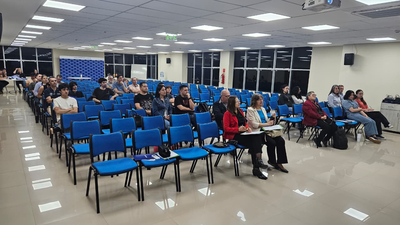 Charla Amenazas Digitales y Ciberseguridad Básica - ENC